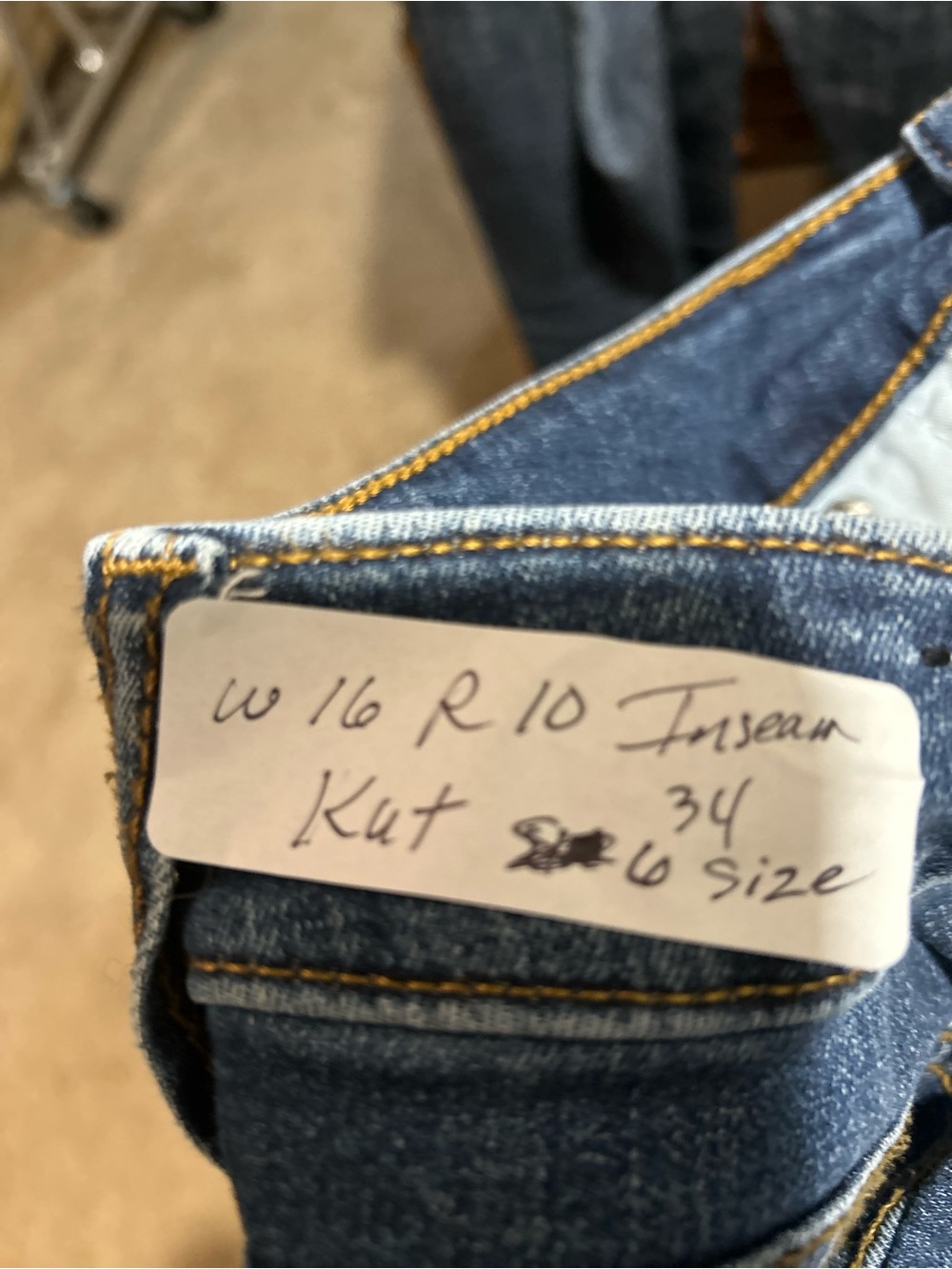 Kut from the Kloth Women's Medium Dark Blue Flare Jeans Size 6 waist 16 - Picture 5 of 8